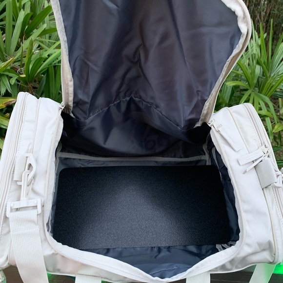 Adidas originals Santiago duffel bag light beige - Picture 6 of 8